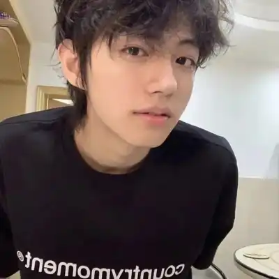 黄莉颖 黄莉颖